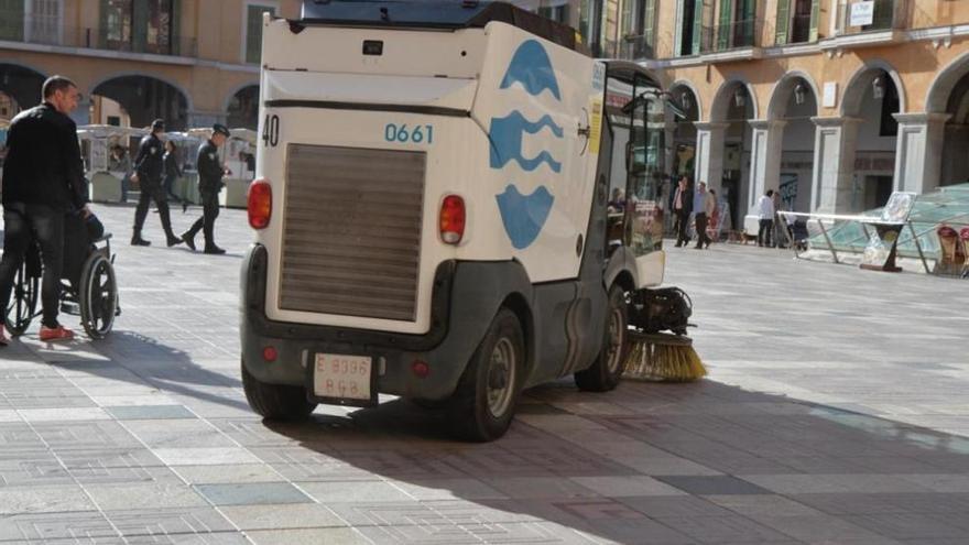 Archivbild eines Reinigungswagens der Stadtwerke.