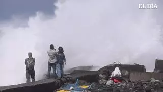 Avisos amarillos por fuertes vientos y mala mar este domingo en Canarias