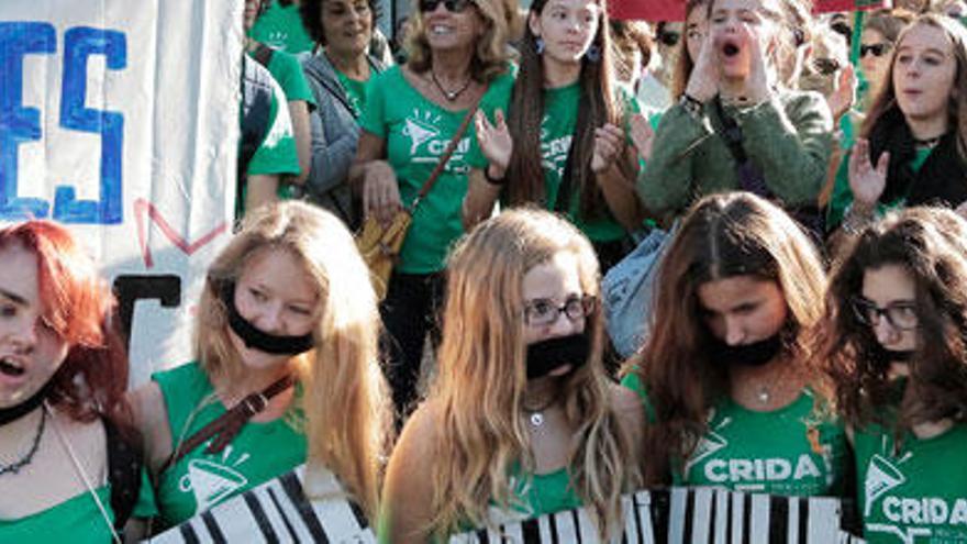 Estudiantes mallorquines protestan en un acto de rechazo al polémico TIL.