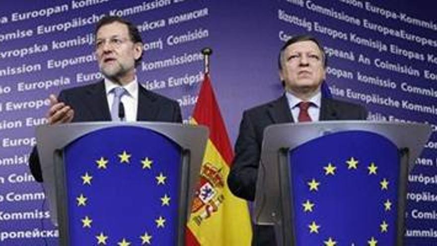 Barroso no descarta flexibilizar el objetivo de déficit para España