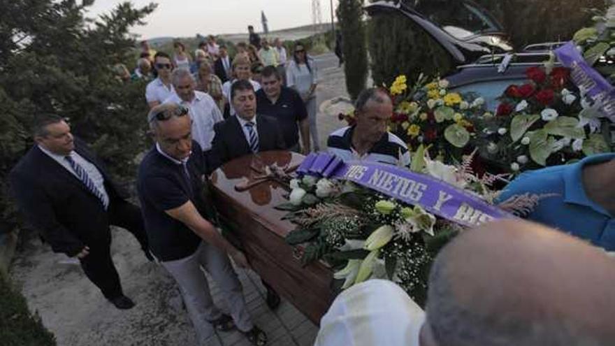 Orihuela despide a la madre del alcalde