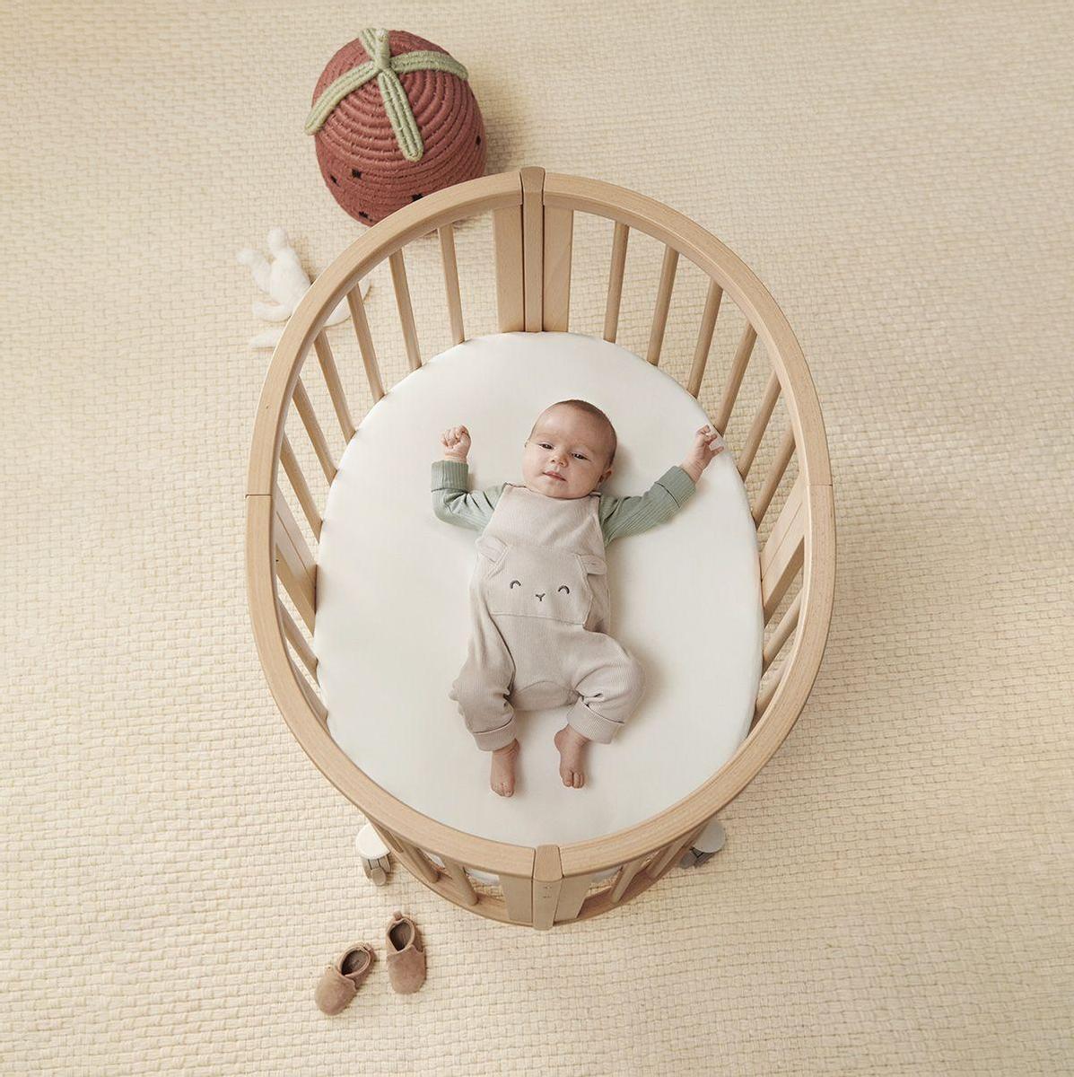 Stokke® Sleepi™ Mini V3 Natural with Mattress. Top view.