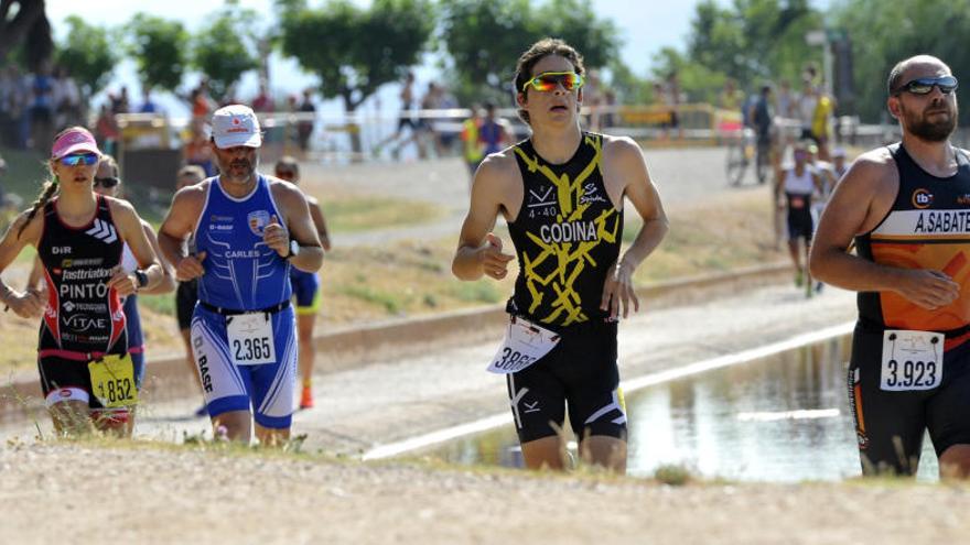 Manresa cedeix el testimoni del triatló a Cardona i Sant Ponç