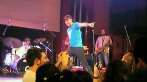 Delafé y Las Flores Azules han utilitzat 100 vídeos dels seus fans per al seu nou clip.