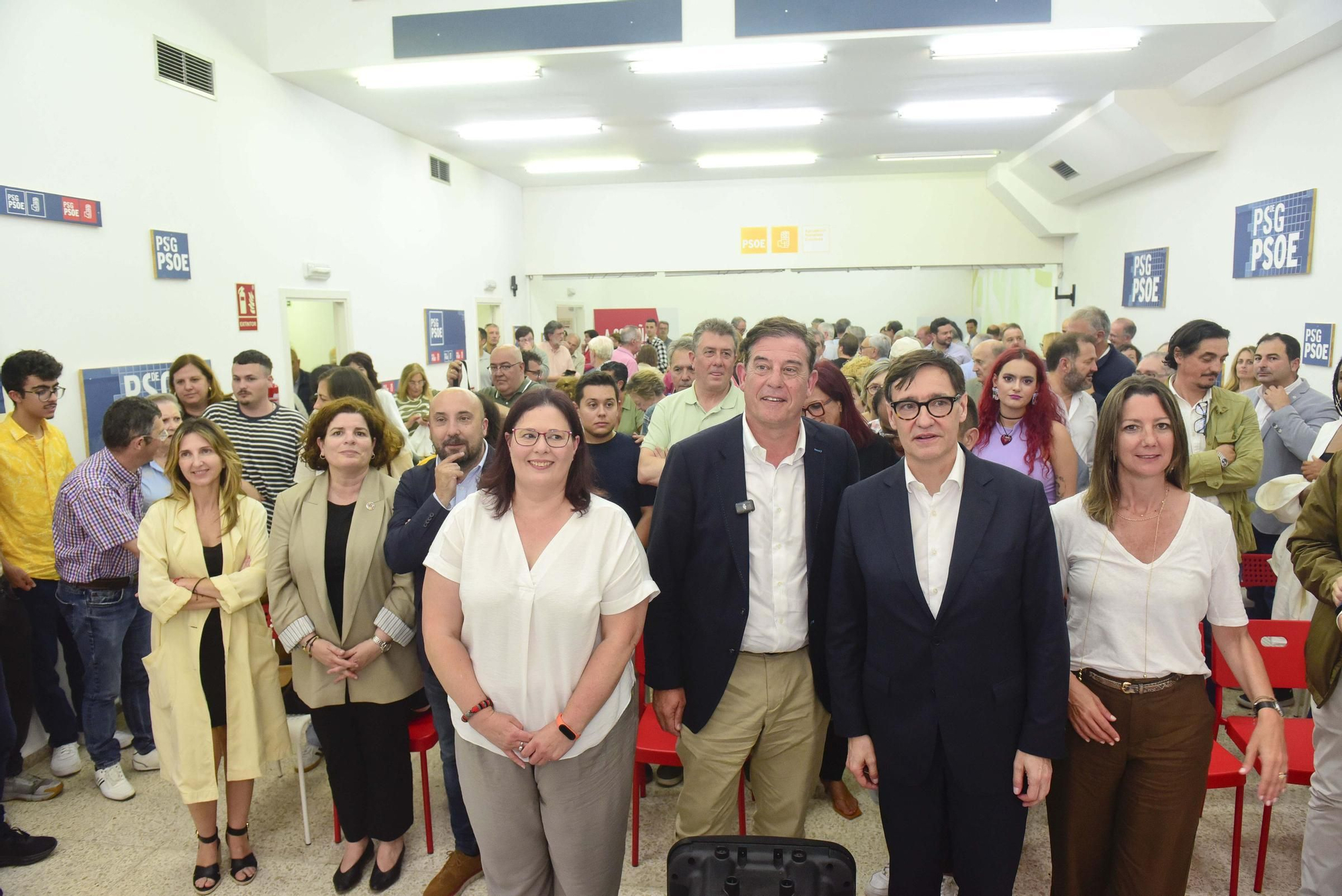 Salvador Illa se reúne con militantes en la sede del PSOE en A Coruña