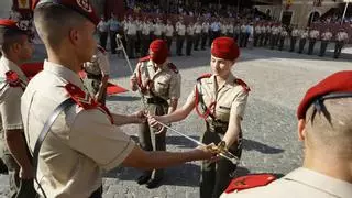 La Princesa Leonor recibe el sable de oficial ya como dama cadete en Zaragoza