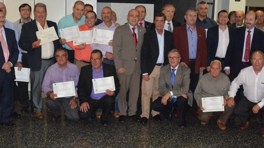 Foto de familia de los participantes en el encuentro.