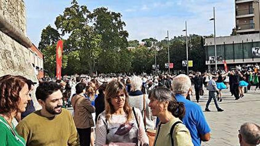 Illamola, amb Madrenas, a la plaça del Lleó de Girona.