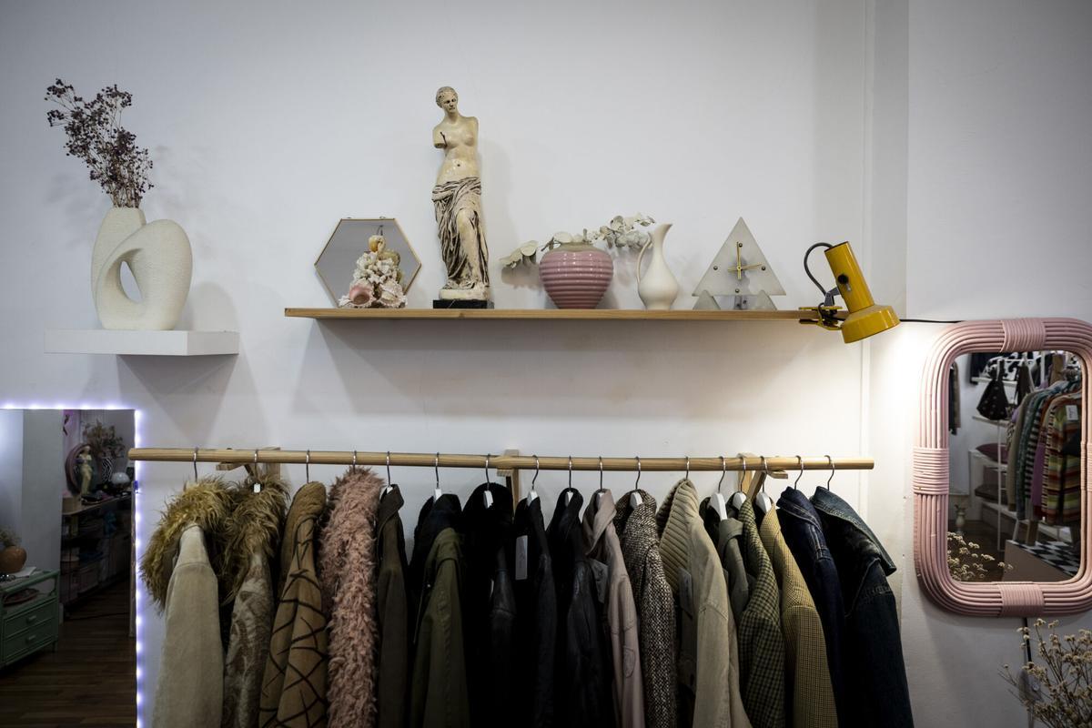 Kashmir, la tienda vintage de Zaragoza que vive por el "amor al arte" a la moda