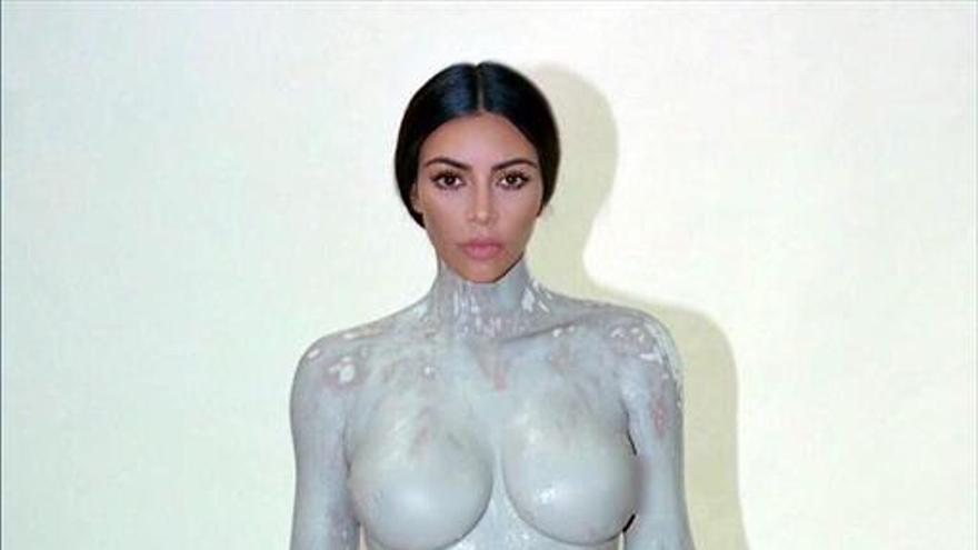 La desnudez de Kim Kardashian se convierte en perfume