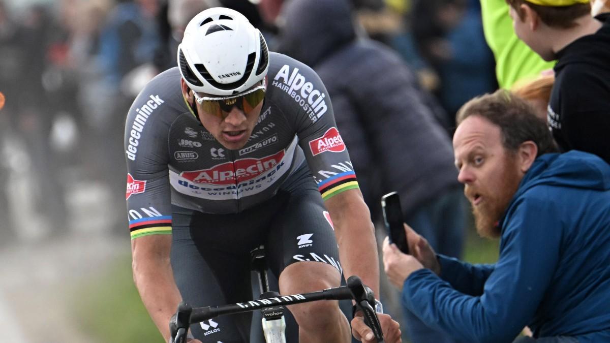 Van der Poel, ganador de su tercera Par赤s-Roubaix
