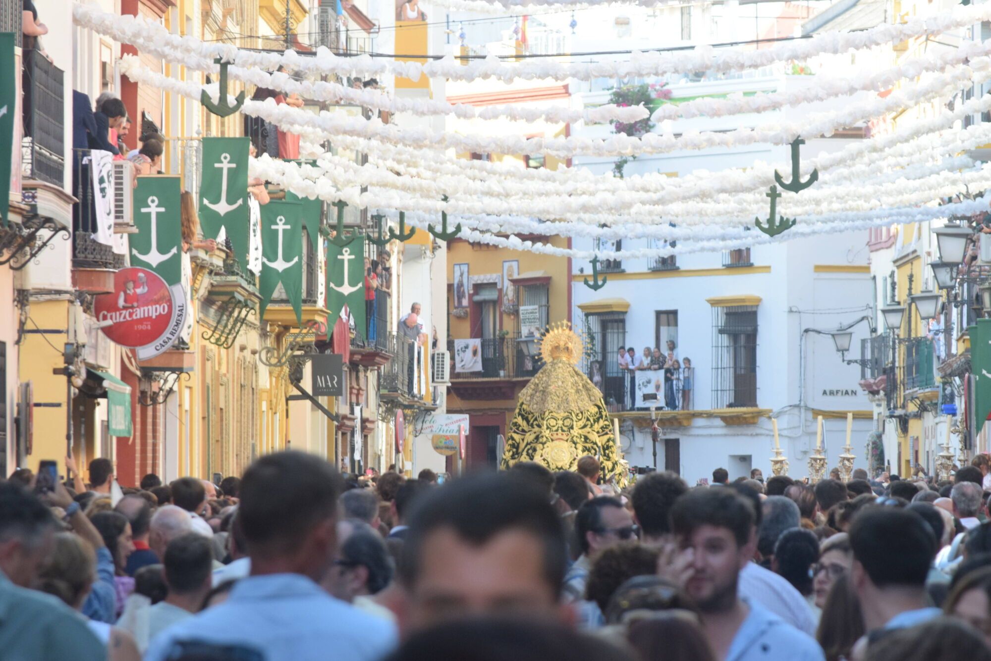 Traslado de la Esperanza de Triana desde el Polígono Sur a Triana