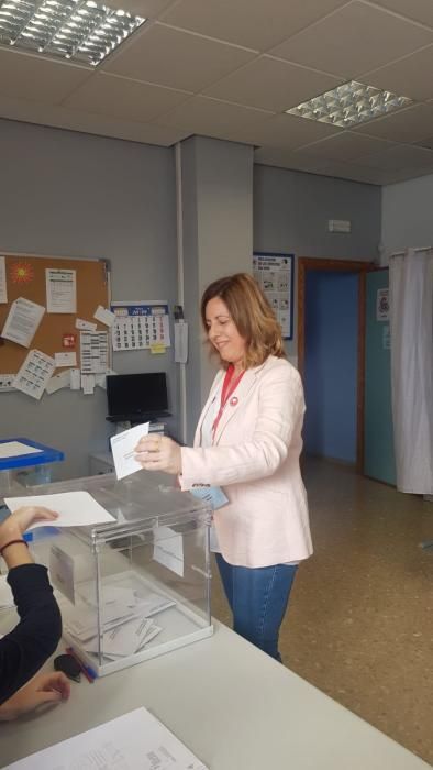 Ana Gómez (PSPV) vota en Puçol.