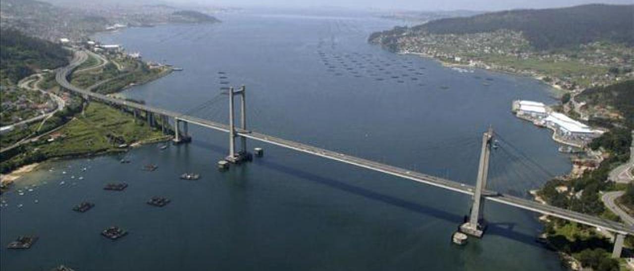 Vista aérea de la Ría de Vigo habitual en las aproximaciones de los aviones a Peinador. // FDV