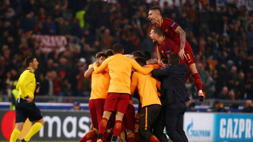 Los jugadores de la Roma celebran la victoria // Tony Gentile (Reuters)