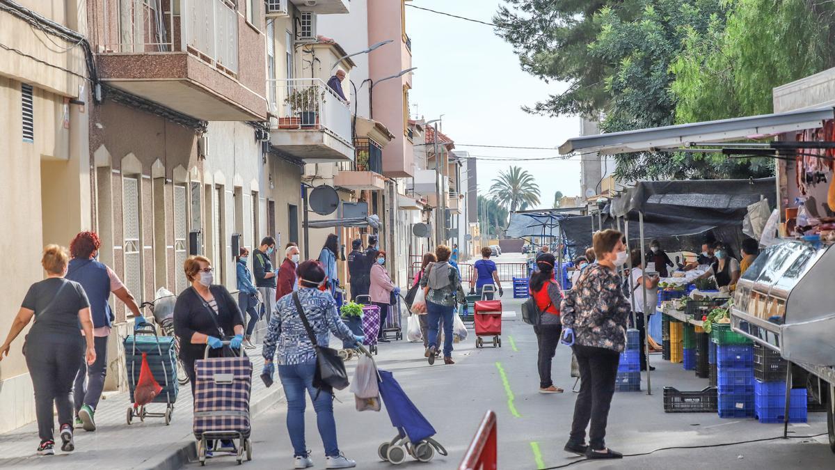 Mercadillo de Rafal, que continuará con el control de aforo como hasta ahora