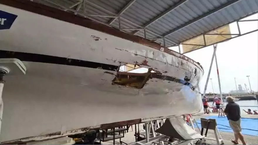 Daños en el bote 'Poeta Tomás Morales' tras encallar en el Concurso Belén María de Vela Latina