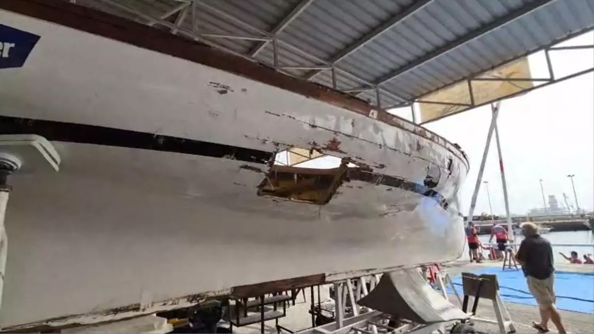 El lamento del ‘Poeta Tomás Morales’ tras zozobrar en la prueba de vela latina: «La regata no debía celebrarse»