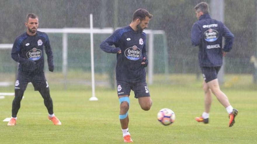 Bruno golea en los partidillos y Navarro vuelve a salir al césped