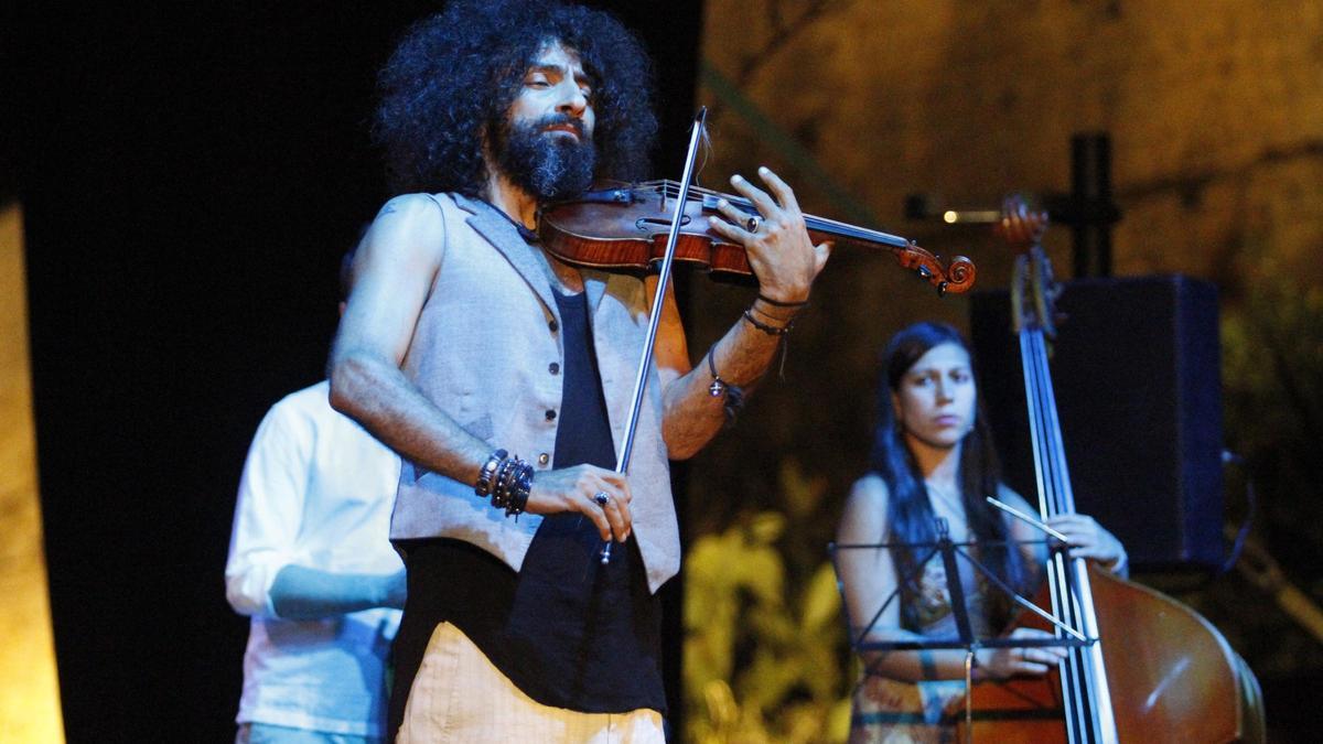 Ara Malikian en la actuación que ofreció en Nits de Tanit en 2014.