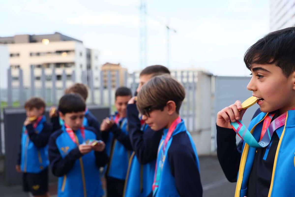La selección sub-10 de Asturias se proclamó campeona de España de fútbol sala en Sanxenxo tras firmar un torneo impecable, culminado con una goleada ante Madrid y una remontada épica frente a Cataluña en semifinales