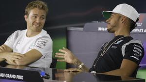 Nico Rosberg y Lewis Hamilton, en la conferencia de prensa conjunta de hoy en Abu Dabi.