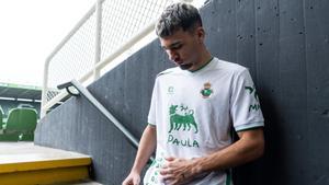 Los jugadores saltaron al césped ante el Granada con nombres de niños en su camiseta