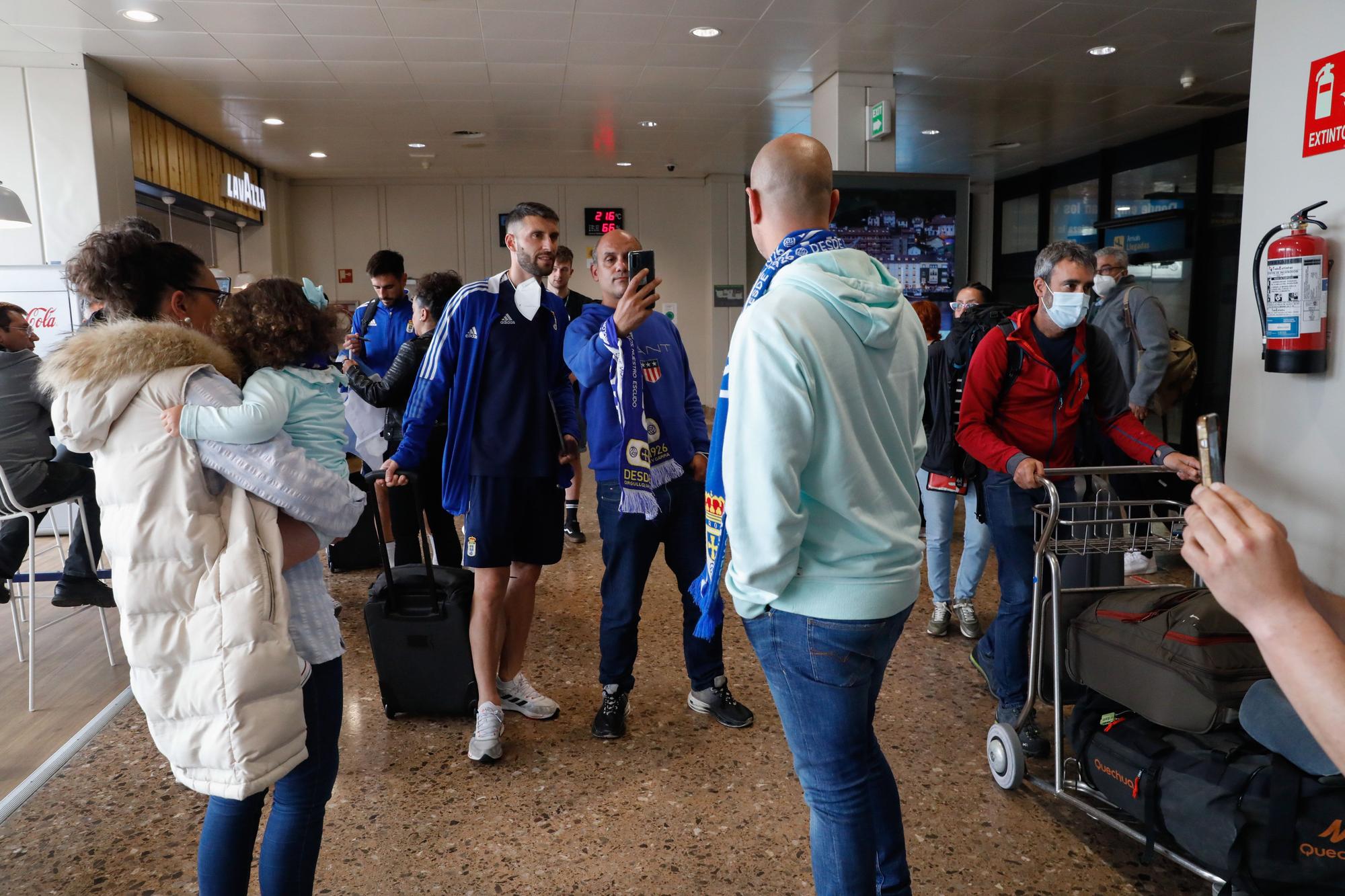 EN IMÁGENES: Así fue la llegada de los jugadores del Real Oviedo tras la derrota ante Las Palmas
