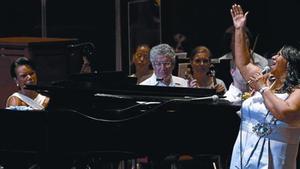 Aretha Franklin ficha a Condoleezza Rice_MEDIA_1