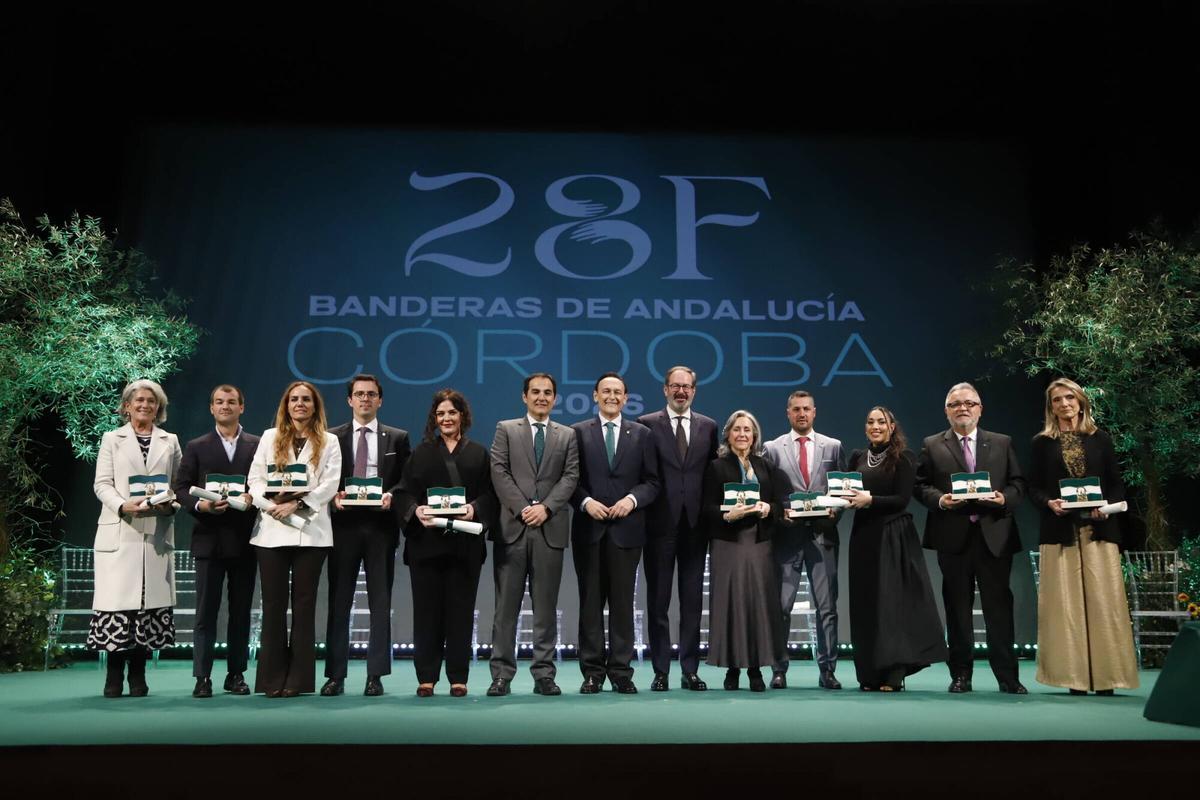 El acto de entrega de las Banderas de Andalucía 2026 de Córdoba, en imágenes