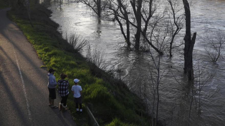 Empiezan a regresar a sus hogares los casi 200.000 evacuados por la presa de Oroville.