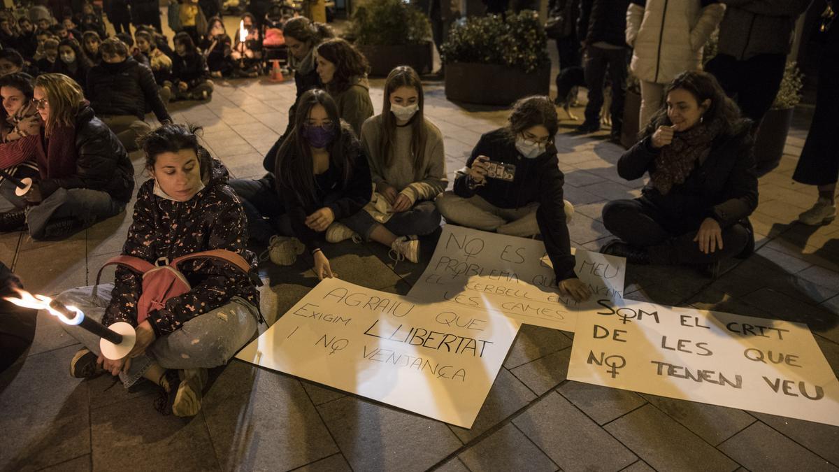 Participants en la manifestació del Comitè 25-N de Manresa