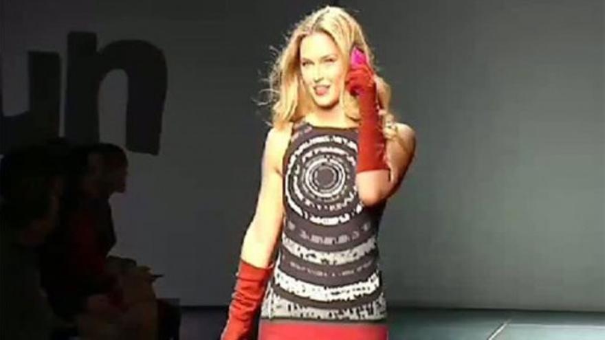 Bar Refaeli, protagonista del desfile de Desigual