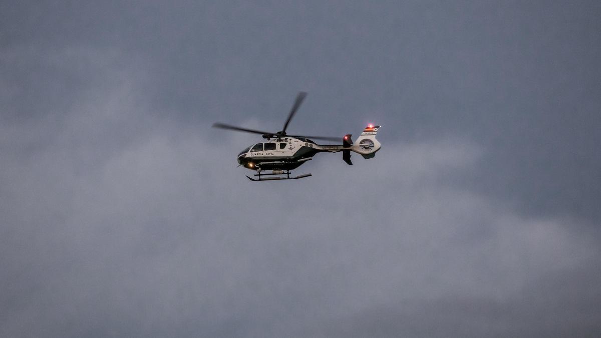 VÍDEO | La Guardia Civil busca al parapentista que obligó a cerrar el aeropuerto de Palma
