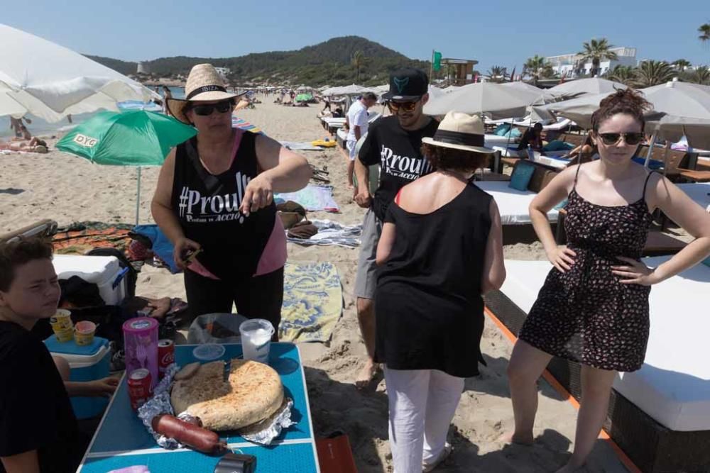 Manifestación pacífica para exigir que no se reduzcan las zonas públicas en las playas