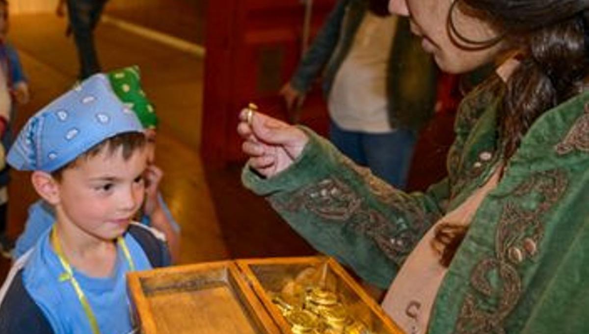 La visita teatralizada 'Pirates al museu', en el Museu Marítim.