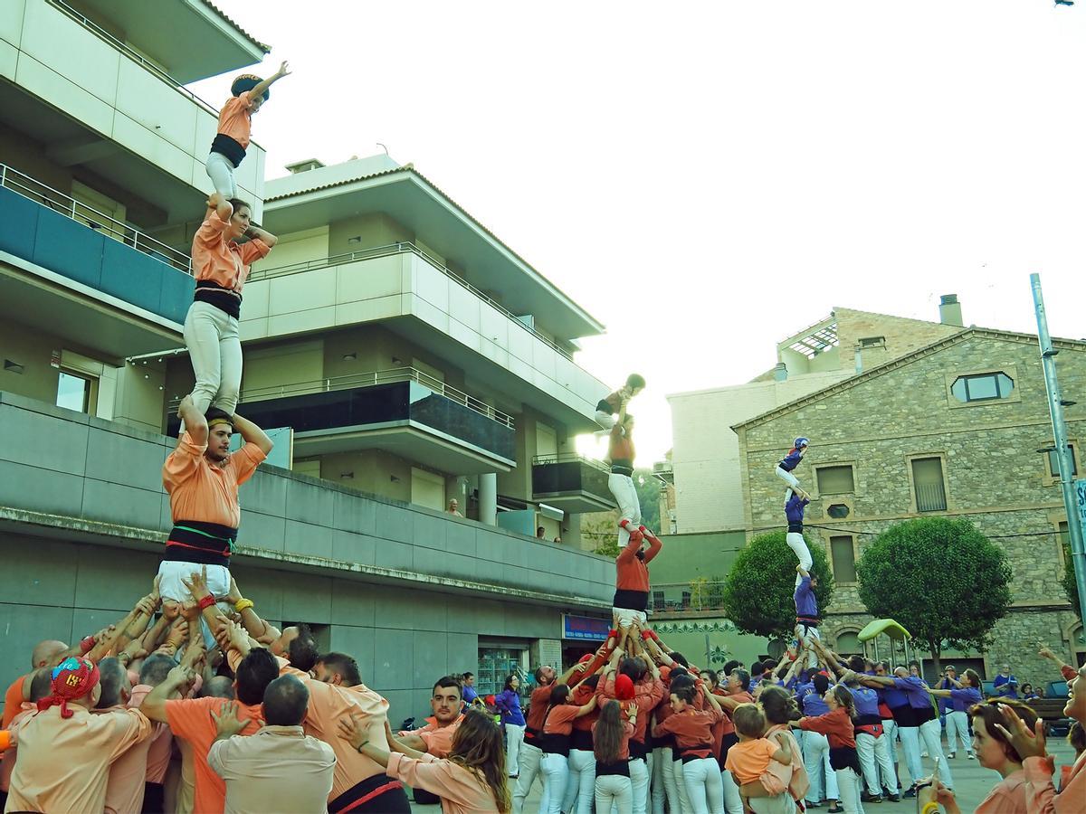 Pilars de cloenda de la la Trobada Castellera de la Festa Major, a la plaça de la Serradora, dins de la Festa Major de Súria