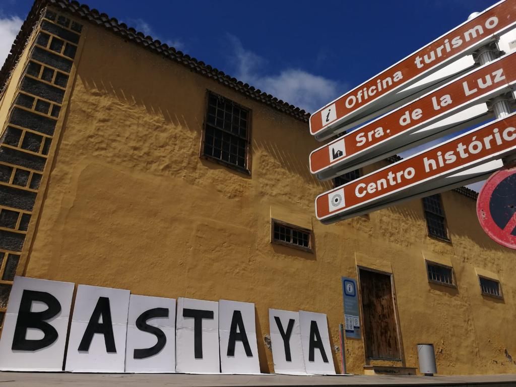 Uno de los carteles de la protesta en Los Silos