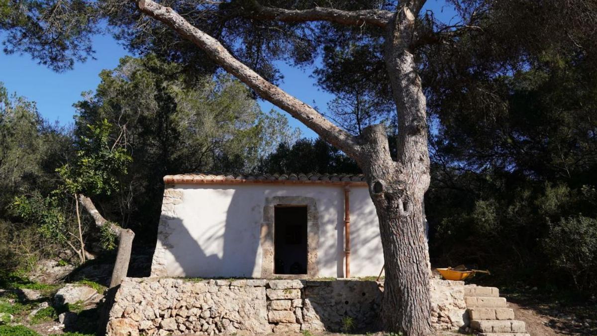 También se ha restaurado una antigua barraca para un almacén agrícola. |  