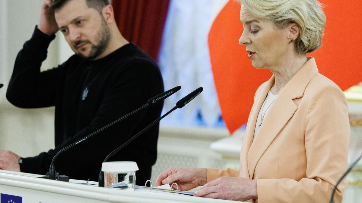 Archivo - Volodimir Zelenski y Ursula von der Leyen