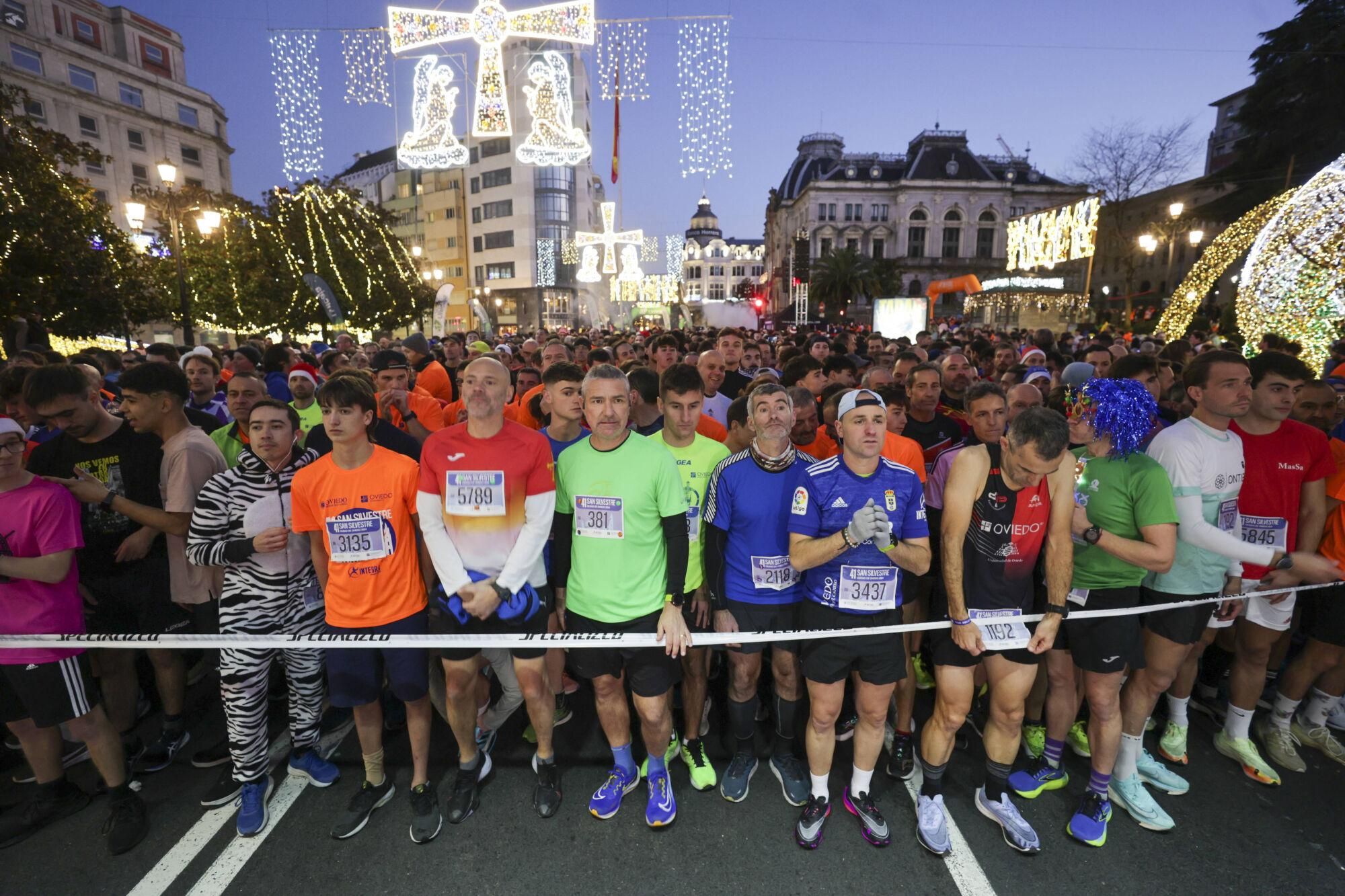 EN IMÁGENES: Alejandro Onís y Mariam Benkert saltan del segundo al primer puesto en la San Silvestre de Oviedo