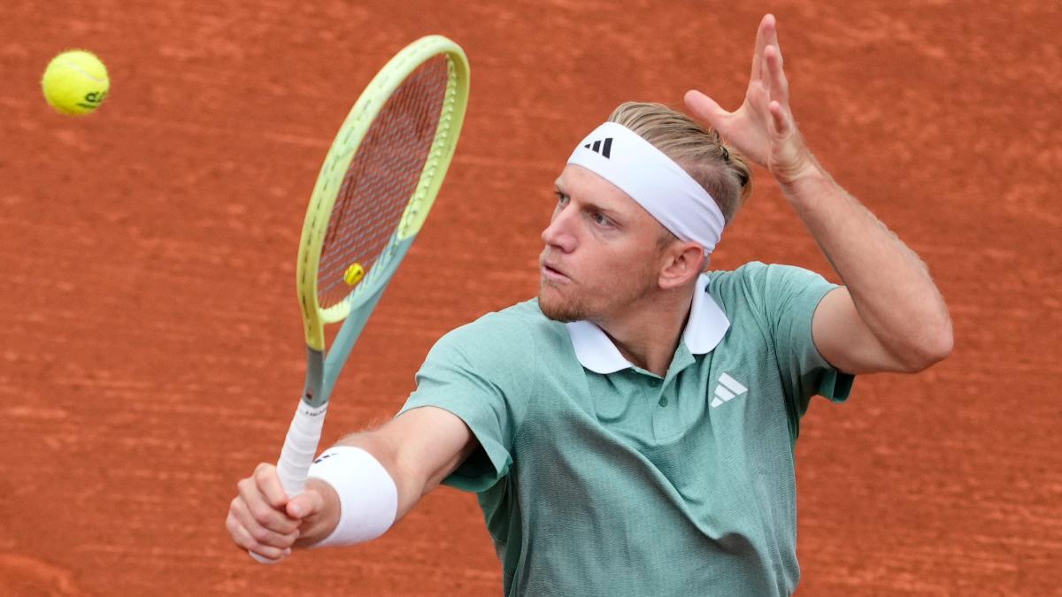 Davidovich falls in his debut against Lajovic