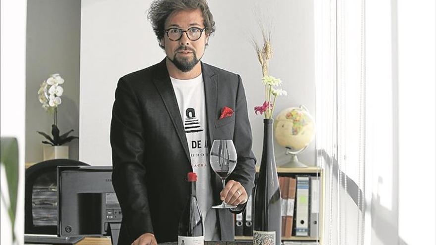 Un maestro del vino con la garnacha como bandera