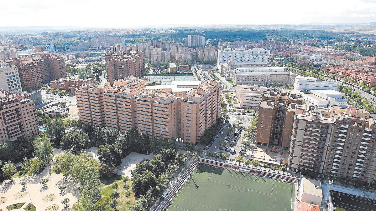 Vista panorámica del Distrito Universidad, desde el edificio de Telefónica en Zaragoza.