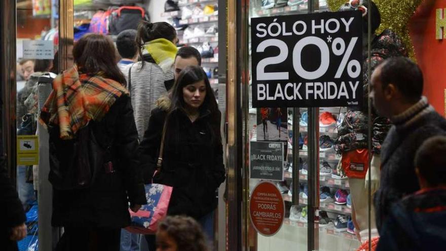 Un comercio gallego en la campaña de descuentos por el Black Friday.
