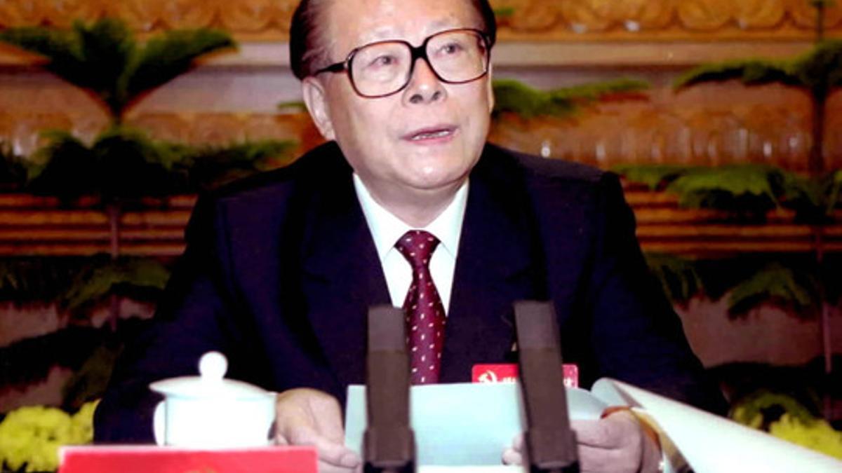 El expresidente de China, Jiang Zemin, en el 2002.