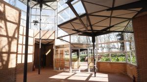 Interior del Pabellón de los Hexágonos, en la Casa de Campo de Madrid.