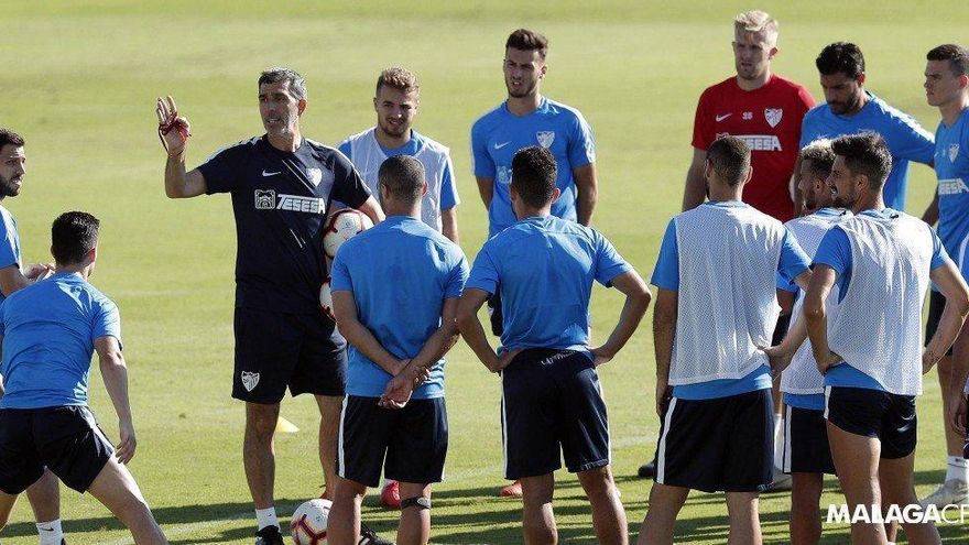 La plantilla del Málaga CF, en un enrenamiento