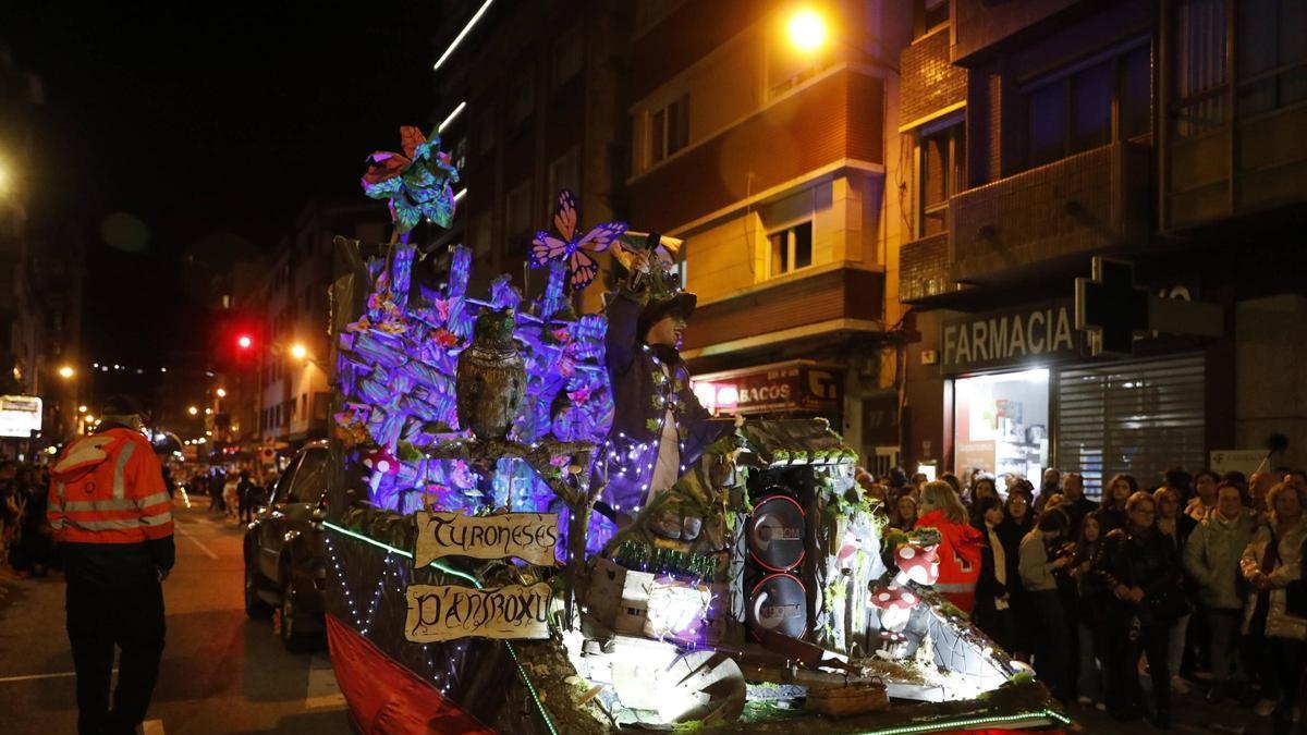 Desfile de carnaval, en Mieres