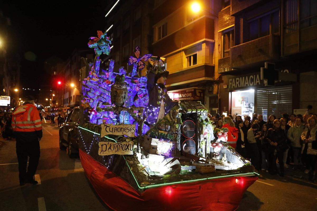 Desfile de carnaval, en Mieres